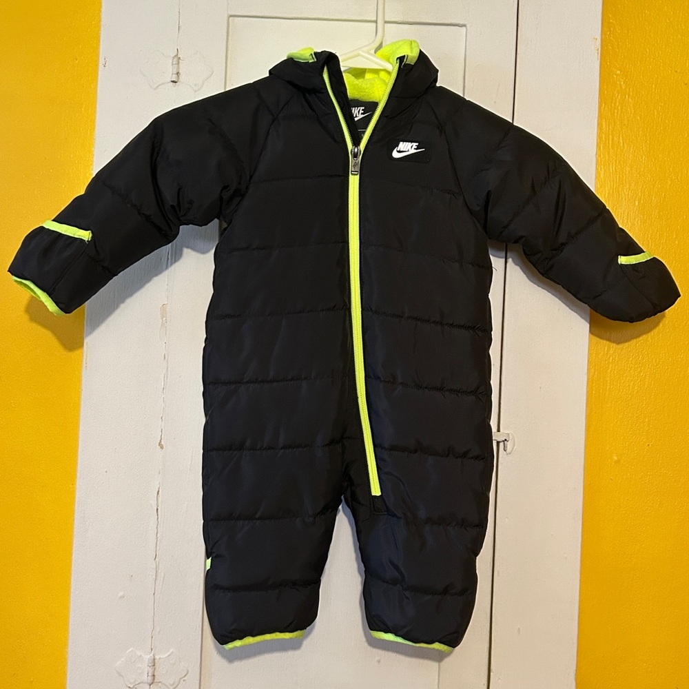 Nike infant snowsuit 6m NEVER WORN!